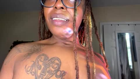 Snapshot of 000cloud9000 chatting on 04/01/26, 01:52 Cloud9 online show from 04/01/26, 01:52