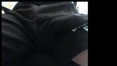 Snapshot of 10mm_socket chatting on 11/25/25, 05:29 10mm_socket online show from 11/25/25, 05:29