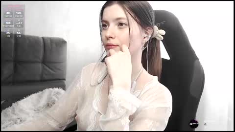 Snapshot of 111__________________ chatting on 10/24/25, 11:28 111__________________ online show from 10/24/25, 11:28