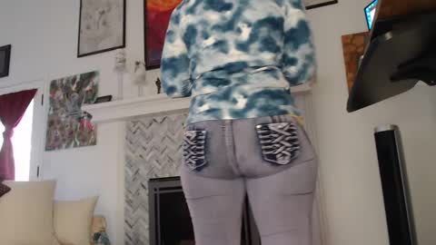 Aurora Willows online show from 01/31/25, 03:22