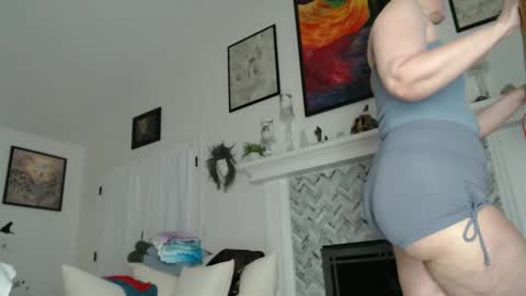 Aurora Willows online show from 11/24/25, 12:38