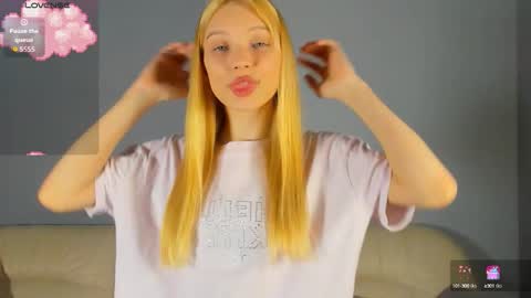 Snapshot of 18kira18 chatting on 10/09/25, 09:02 Kira online show from 10/09/25, 09:02