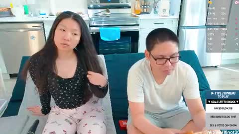 Snapshot of 18not20 chatting on 06/10/26, 01:06 Tong Ralph online show from 06/10/26, 01:06