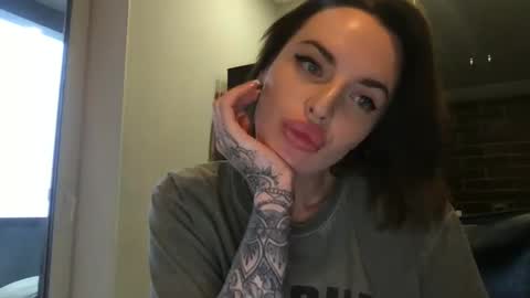 Snapshot of 1dove chatting on 12/06/24, 12:49 DOVE online show from 12/06/24, 12:49