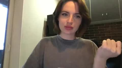 Snapshot of 1dove chatting on 12/10/24, 01:22 DOVE online show from 12/10/24, 01:22