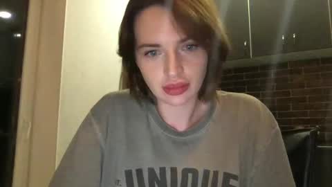 Snapshot of 1dove chatting on 12/17/24, 06:09 DOVE online show from 12/17/24, 06:09