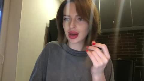 Snapshot of 1dove chatting on 12/27/24, 01:50 DOVE online show from 12/27/24, 01:50