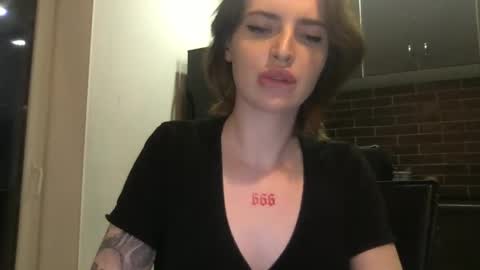 Snapshot of 1dove chatting on 12/30/24, 02:40 DOVE online show from 12/30/24, 02:40