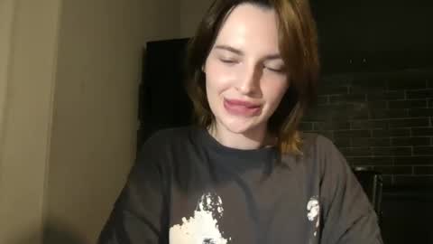 Snapshot of 1dove chatting on 02/07/25, 04:24 DOVE online show from 02/07/25, 04:24