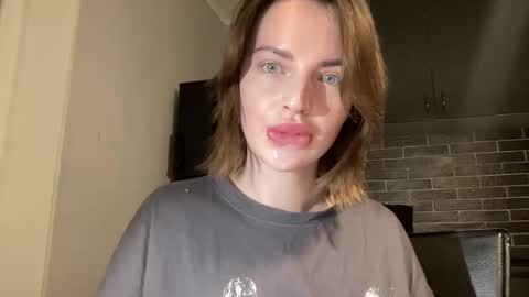 Snapshot of 1dove chatting on 02/10/25, 05:19 DOVE online show from 02/10/25, 05:19