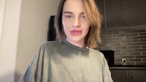 Snapshot of 1dove chatting on 02/21/25, 03:21 DOVE online show from 02/21/25, 03:21