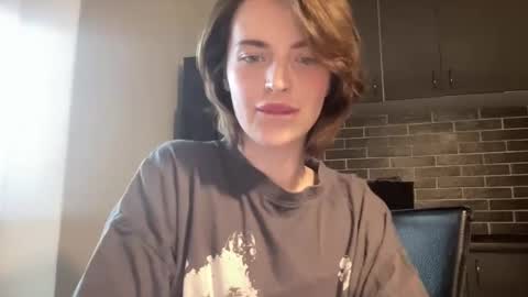 Snapshot of 1dove chatting on 02/28/25, 01:58 DOVE online show from 02/28/25, 01:58