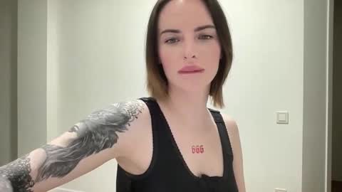 Snapshot of 1dove chatting on 09/22/25, 05:48 DOVE online show from 09/22/25, 05:48