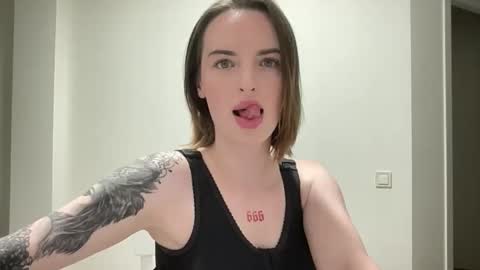 Snapshot of 1dove chatting on 09/26/25, 06:23 DOVE online show from 09/26/25, 06:23