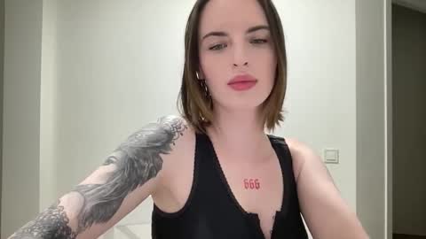 Snapshot of 1dove chatting on 10/05/25, 08:29 DOVE online show from 10/05/25, 08:29