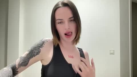 Snapshot of 1dove chatting on 10/06/25, 09:12 DOVE online show from 10/06/25, 09:12