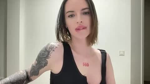 Snapshot of 1dove chatting on 10/13/25, 06:08 DOVE online show from 10/13/25, 06:08