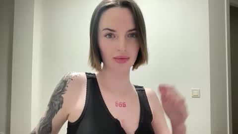 Snapshot of 1dove chatting on 10/19/25, 06:52 DOVE online show from 10/19/25, 06:52