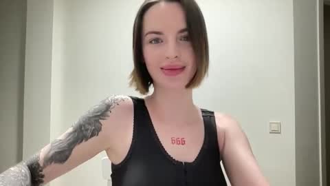 Snapshot of 1dove chatting on 11/06/25, 09:48 DOVE online show from 11/06/25, 09:48