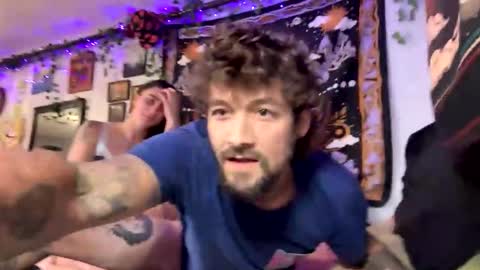 Snapshot of 1hugecumshots69 chatting on 10/11/25, 03:17 Daddy online show from 10/11/25, 03:17