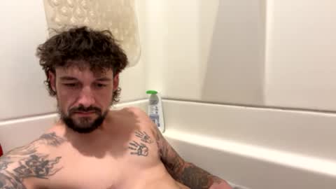 Snapshot of 1hugecumshots69 chatting on 12/18/25, 07:09 Daddy online show from 12/18/25, 07:09