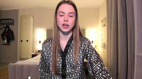 Lily 3 online show from 12/13/24, 07:32