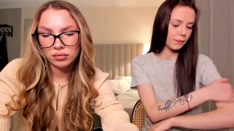 Lily 3 online show from 03/23/26, 07:51