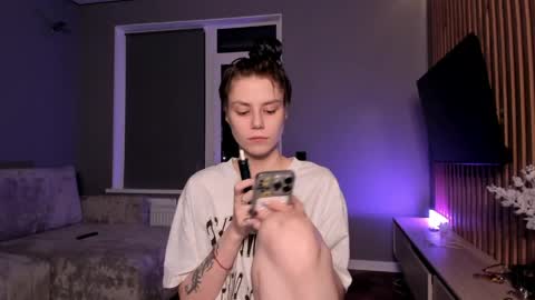 Lily 3 online show from 04/28/26, 08:25