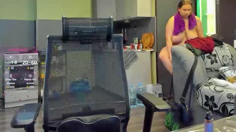 Snapshot of 1lindsey1 chatting on 10/04/25, 01:53 1LINDSEY1 online show from 10/04/25, 01:53