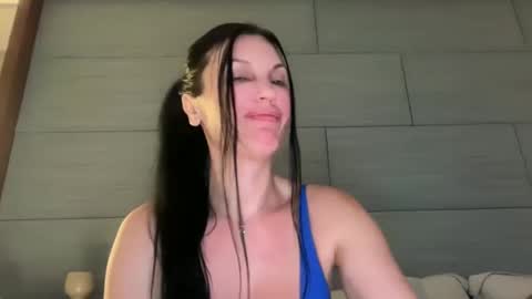 Snapshot of 1lovely1 chatting on 10/20/25, 04:02 Onna online show from 10/20/25, 04:02