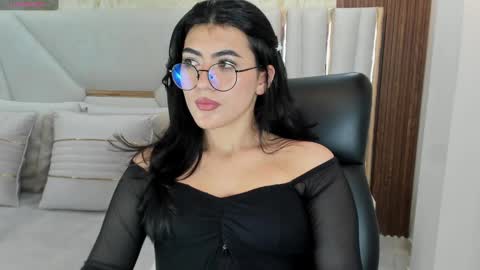 Snapshot of 1m_emily chatting on 12/09/24, 09:16 . online show from 12/09/24, 09:16