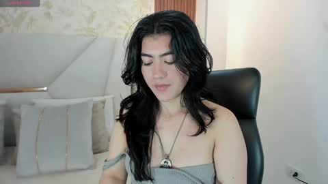 Snapshot of 1m_emily chatting on 12/12/24, 09:37 . online show from 12/12/24, 09:37