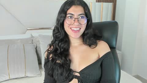 Snapshot of 1m_emily chatting on 01/22/25, 10:05 . online show from 01/22/25, 10:05