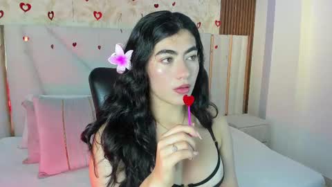 Snapshot of 1m_emily chatting on 02/18/25, 08:14 . online show from 02/18/25, 08:14