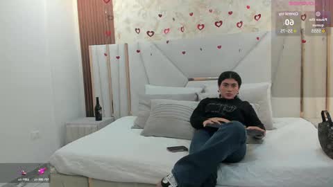 Snapshot of 1m_emily chatting on 02/27/25, 02:53 . online show from 02/27/25, 02:53