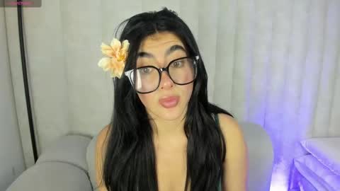 Snapshot of 1m_emily chatting on 09/08/25, 09:25 . online show from 09/08/25, 09:25