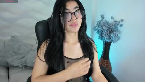 Snapshot of 1m_emily chatting on 09/09/25, 04:50 . online show from 09/09/25, 04:50