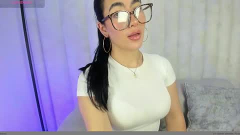 Snapshot of 1m_emily chatting on 09/11/25, 08:31 . online show from 09/11/25, 08:31