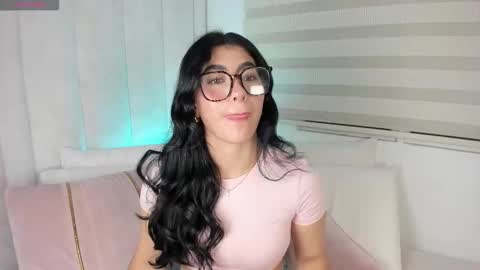 Snapshot of 1m_emily chatting on 09/25/25, 09:18 . online show from 09/25/25, 09:18