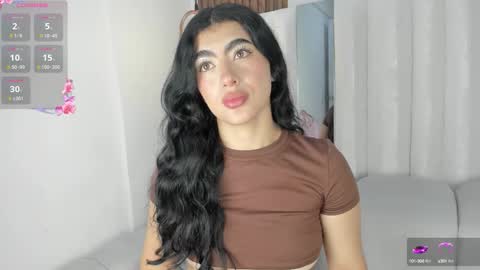 Snapshot of 1m_emily chatting on 09/28/25, 11:43 . online show from 09/28/25, 11:43