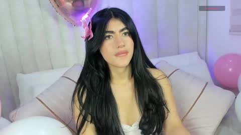 Snapshot of 1m_emily chatting on 10/30/25, 12:12 . online show from 10/30/25, 12:12