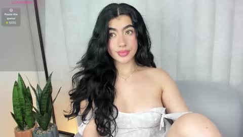 Snapshot of 1m_emily chatting on 11/29/25, 12:13 . online show from 11/29/25, 12:13