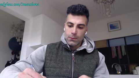 Snapshot of 1manshow11 chatting on 12/02/24, 09:02 1manshow11 online show from 12/02/24, 09:02