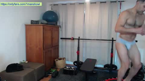 Snapshot of 1manshow11 chatting on 11/30/25, 09:52 1manshow11 online show from 11/30/25, 09:52