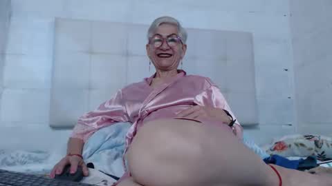 Snapshot of 1miss_monserrate chatting on 01/03/25, 02:40 Miss Monserrate online show from 01/03/25, 02:40