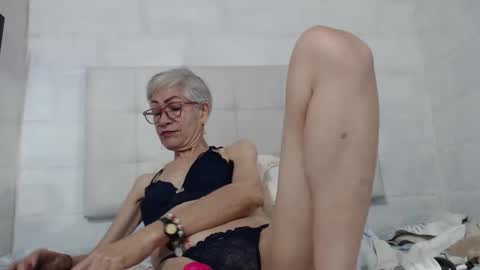 Snapshot of 1miss_monserrate chatting on 01/12/25, 02:30 Miss Monserrate online show from 01/12/25, 02:30