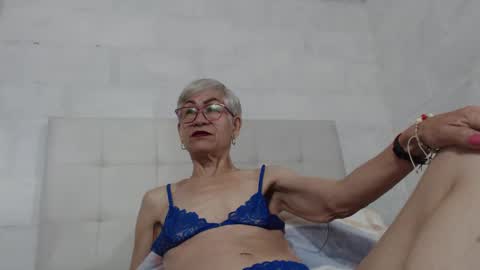 Snapshot of 1miss_monserrate chatting on 02/06/25, 01:43 Miss Monserrate online show from 02/06/25, 01:43