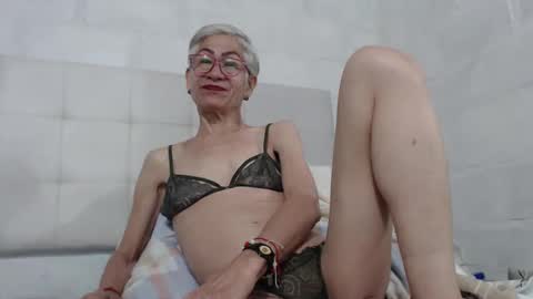 Snapshot of 1miss_monserrate chatting on 02/10/25, 01:55 Miss Monserrate online show from 02/10/25, 01:55