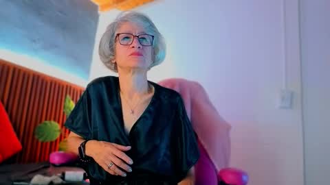 Snapshot of 1miss_monserrate chatting on 02/05/26, 12:32 Miss Monserrate online show from 02/05/26, 12:32