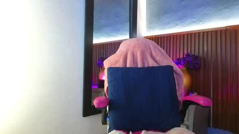 Snapshot of 1miss_monserrate chatting on 02/25/26, 01:10 Miss Monserrate online show from 02/25/26, 01:10